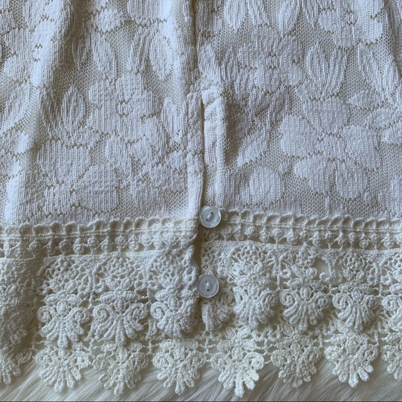 Garage | XS Lace Top - Picture 2 of 3